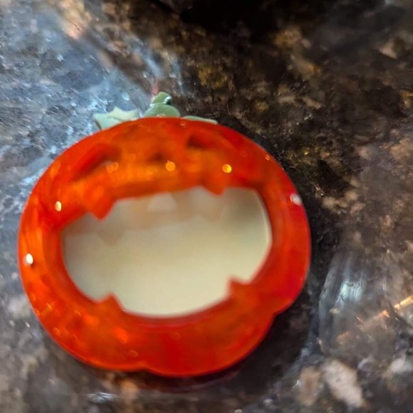 NWT🎃 La Vidriola 🤍🖤(2024 Ltd Ed) JACKO Glow In the Dark BROOCH🖤🤍 From SPAIN - Picture 3 of 5